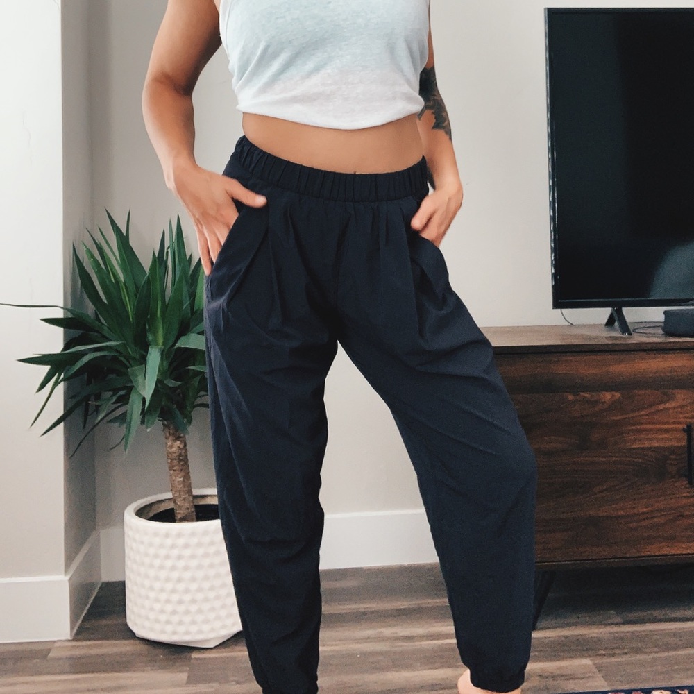 Lululemon lightweight jogger pants